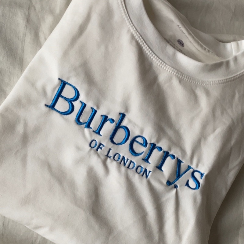 Áo thun thêu tay ngắn Berry London