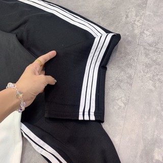 Sét nỉ đen phối trắng xẻ vạt