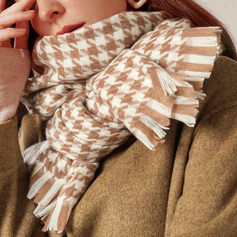 Khăn Choàng Cổ Dệt Kim Họa Tiết Kẻ Sọc Phối Tua Rua Thời Trang Cho Nữ