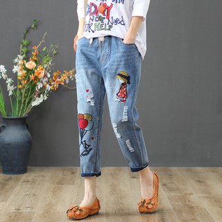 Women's jeans are plain, embroidered with personality tear patterns