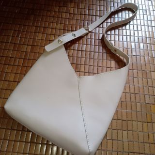 Túi tote da chữ V
