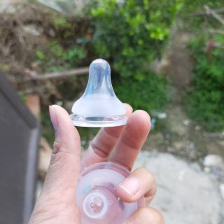 Núm ty cổ hẹp