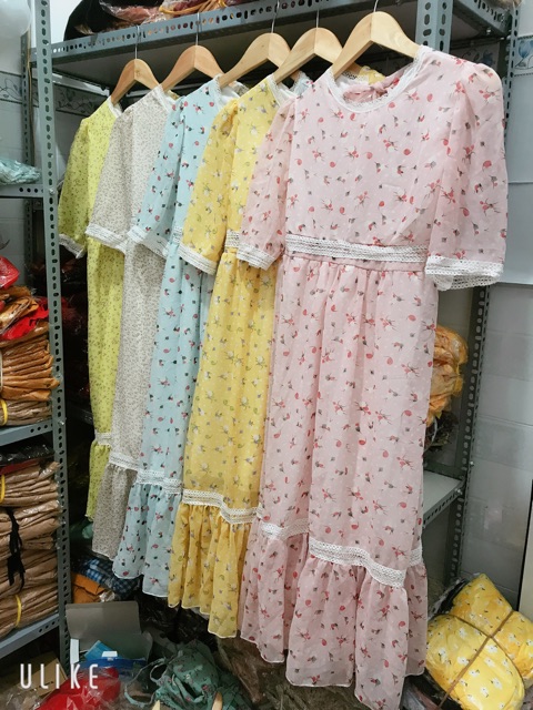 Đầm hoa nhí pha ren tay phồng đuôi cá