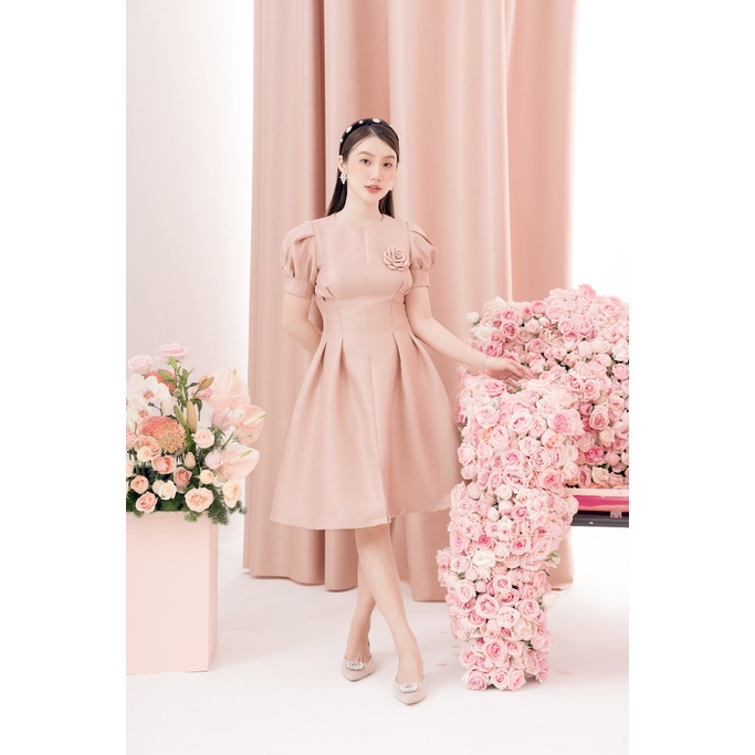 RẬP - Đầm Cổ Tròn Cài Hoa Ôm Eo Tay Xếp - ANNI 16