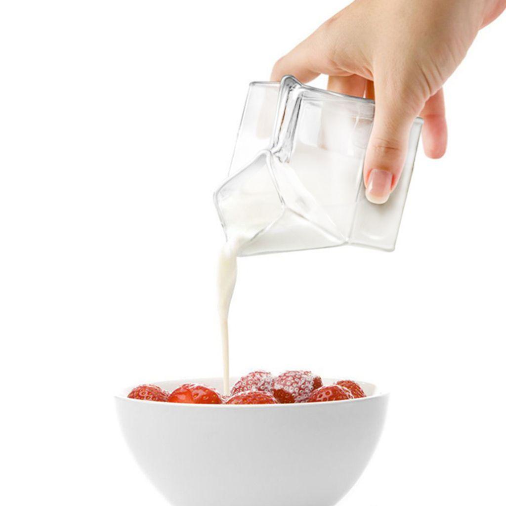 1 Bình Nước Thủy Tinh Chịu Nhiệt Cao Trong Suốt Thanh Lịch Dùng Được Trong Lò Vi Sóng