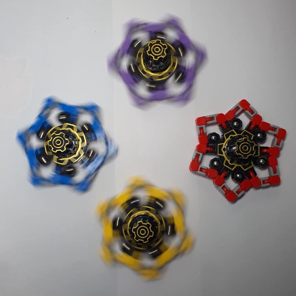 Con Quay Spin ner Robot Biến Hình Xoay 360 Độ Thông Minh Cho Bé