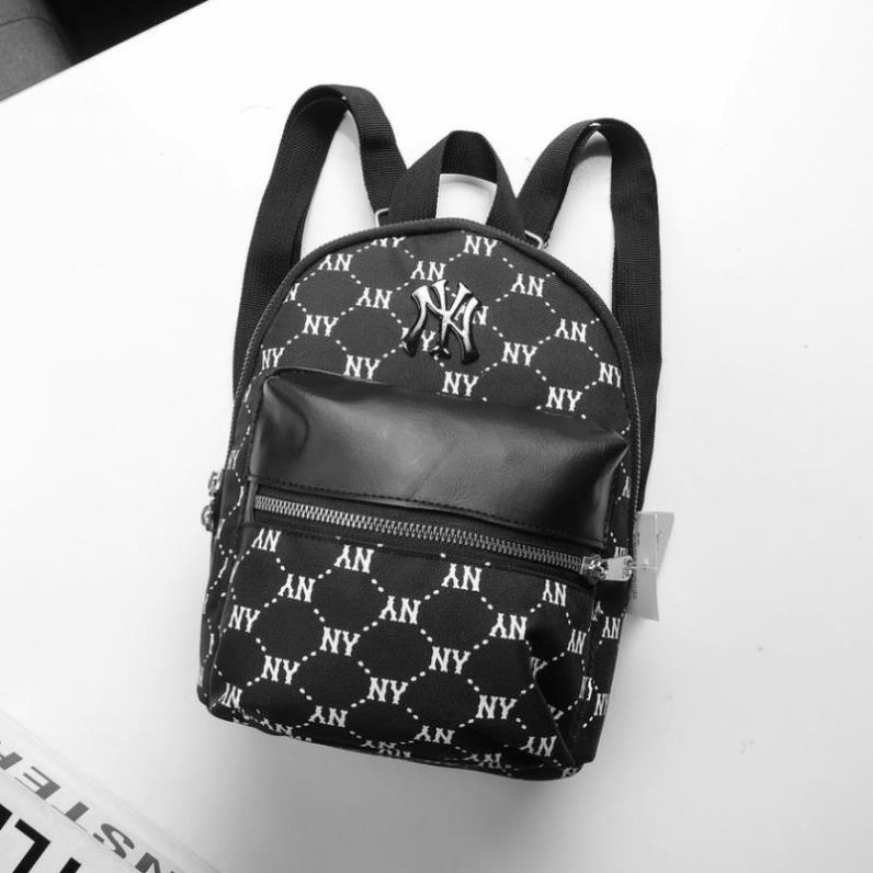 Balo MLB MONOGRAM Rainbow dung tích 14L cực gọn, thiết kế ngăn ngoài và trong tiện lợi, phối da mờ cực sang xuất xịn