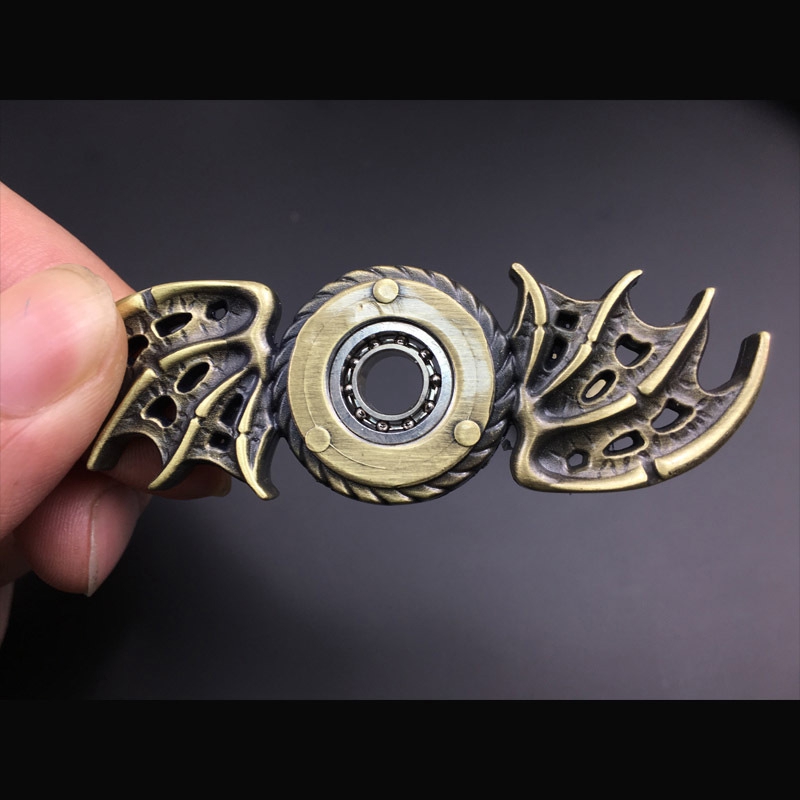 Con quay Spinner hình cánh dơi màu đồng