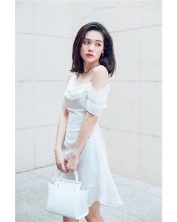 ĐẦM TRẮNG RỚT VAI CỔ ĐỔ