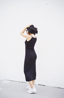 Đầm xẻ tà cổ yếm body