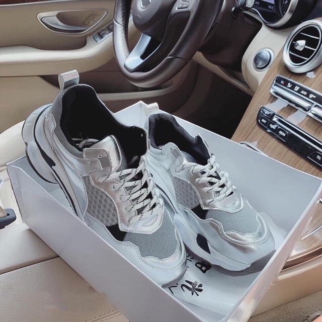 Giày thể thao đế cao