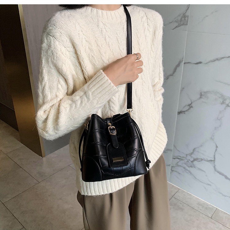 Túi đeo chéo bằng da PU kiểu dây rút họa tiết vân đá màu đen/be/cà phê có khóa kéo phong cách Nhật Bản Hàn Quốc IELGY