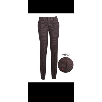 Quần tây Thái Hòa sọc caro fom ống đứng.