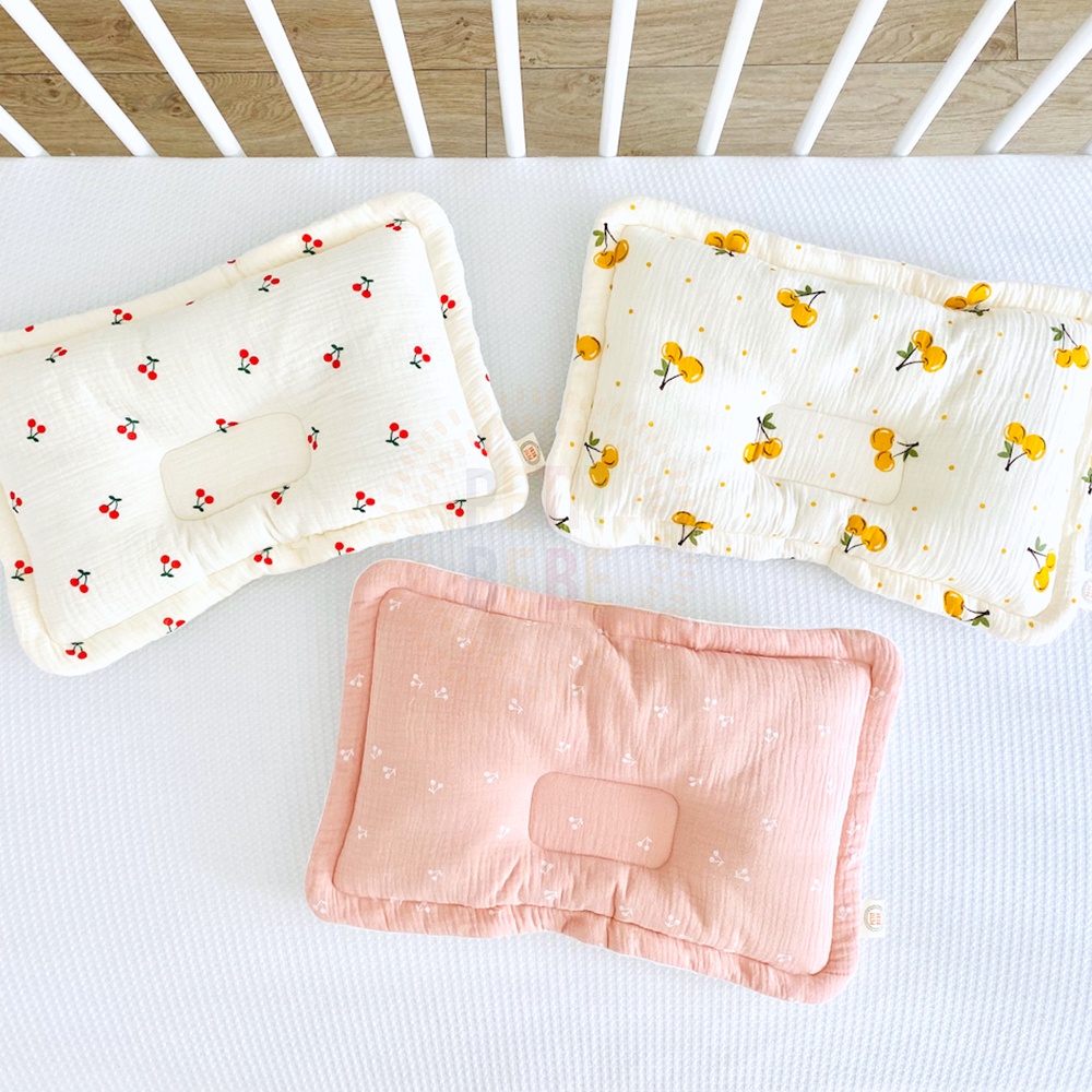 Gối lõm chống bẹp đầu chữ nhật họa tiết cherry PETIT BEBE muslin thấm hút thoáng khí cho bé từ 3 tháng tuổi