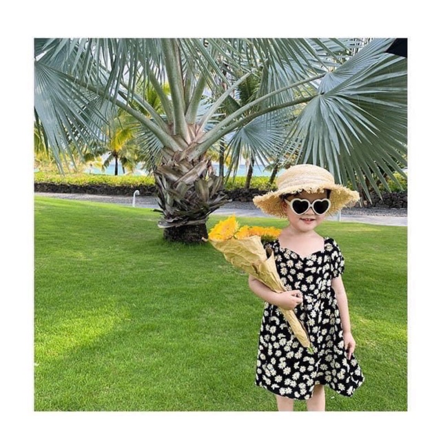Váy hoa chun ngực của bé