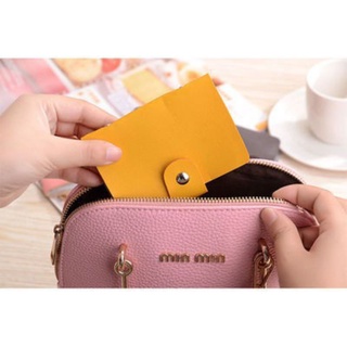 Ví đựng thẻ có khóa bấm