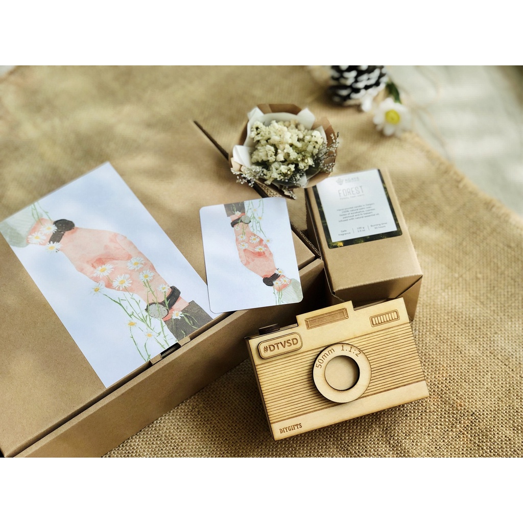 SET QUÀ NẾN THƠM, HỘP BÚT GỖ KHẮC TÊN VÀ HOA BI