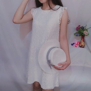 Váy xuông tay phối bèo trắng