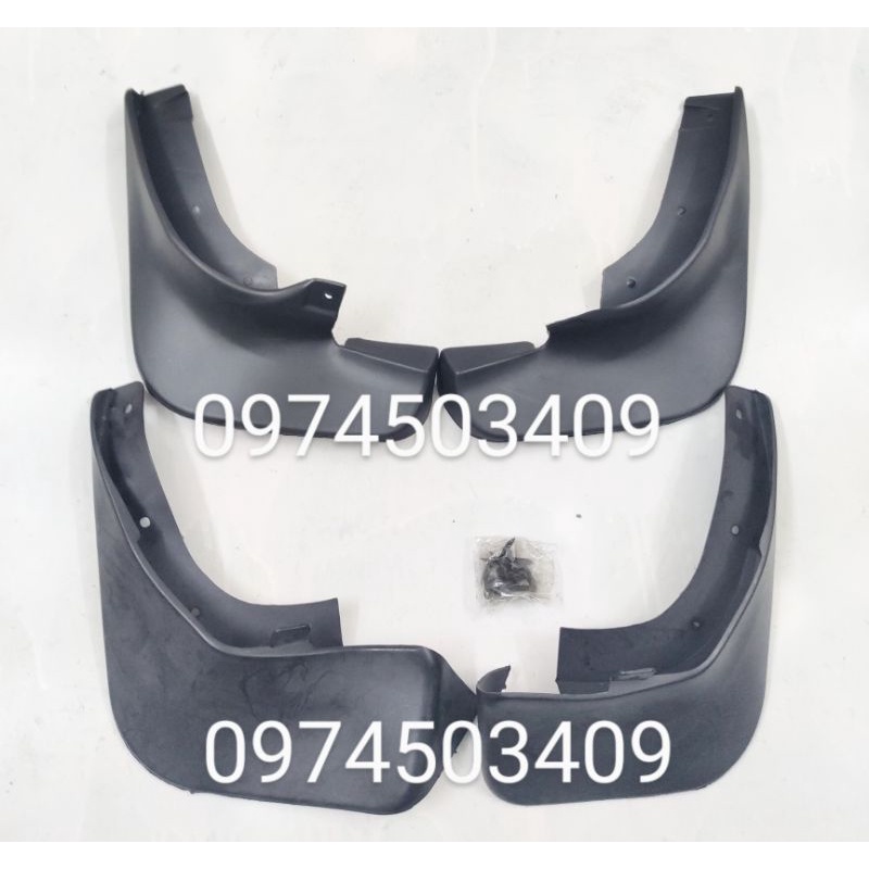 Chắn bùn bánh Mazda 323