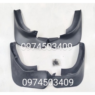 Chắn bùn bánh Mazda 323