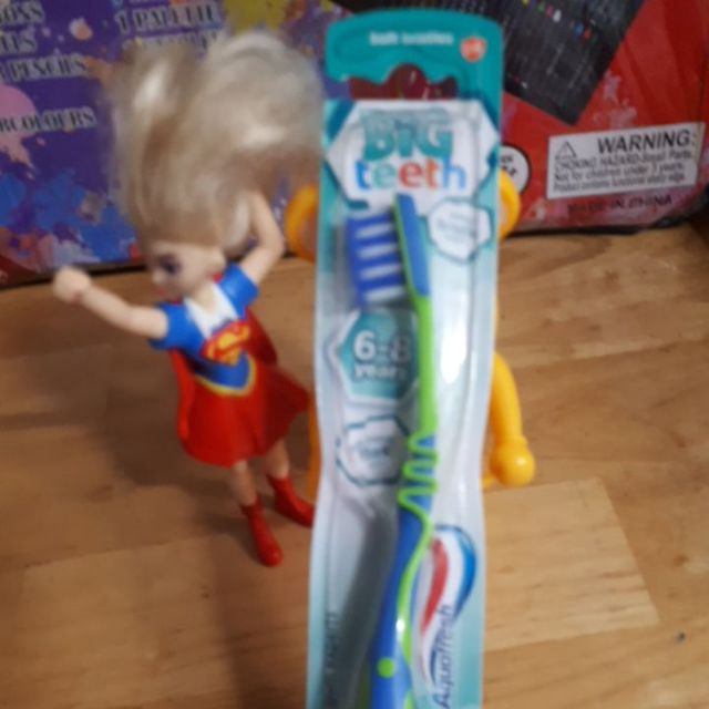 Bàn chải đánh răng trẻ em Aquafresh 6+