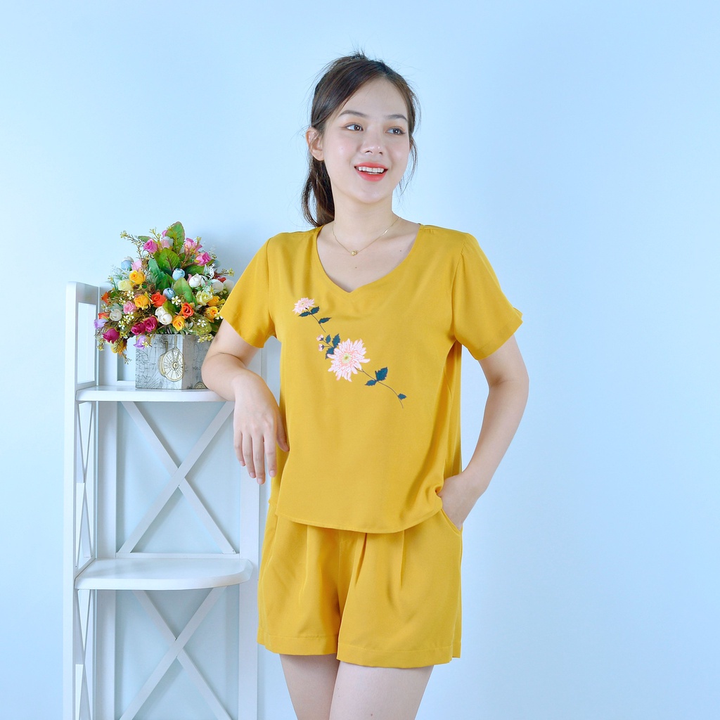 Bộ đồ nữ MÀU VÀNG CỔ TIM IN HOA  - vải lụa cao cấp - Cực Kì Sang Chảnh
