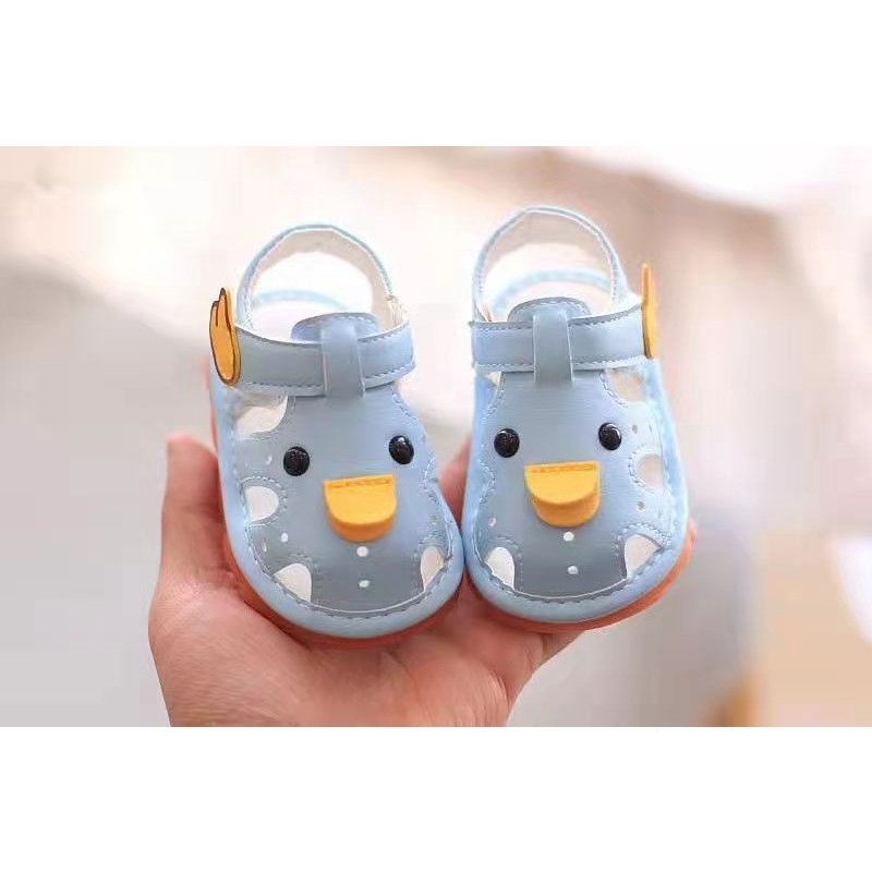 Dép Tập Đi Cho Bé Chống Trơn Thoáng Khí, Sandal tập đi cho bé Đế Mềm Hình Vịt, B.ướm Phát Tiếng Kêu