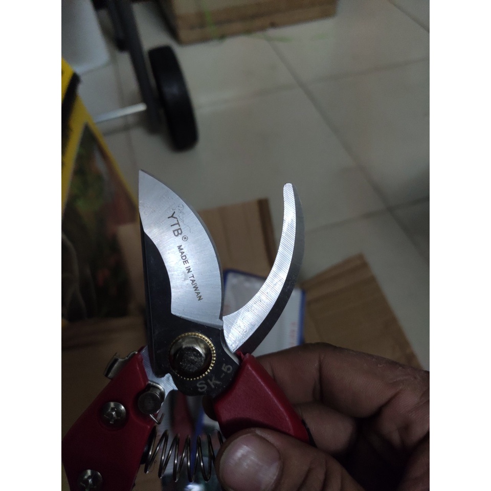 Kéo cắt cành Taiwan cán inox, lưỡi thép carbon inox không rỉ ytb 1588