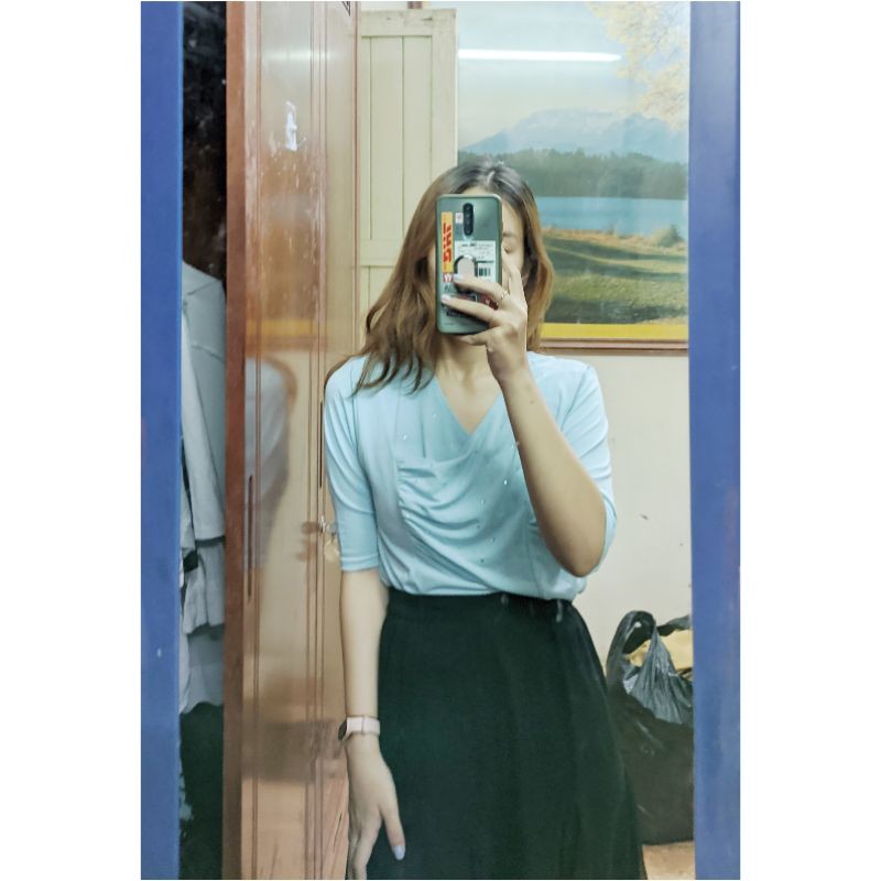Áo kiểu đính đá nhỏ màu xanh ngọc