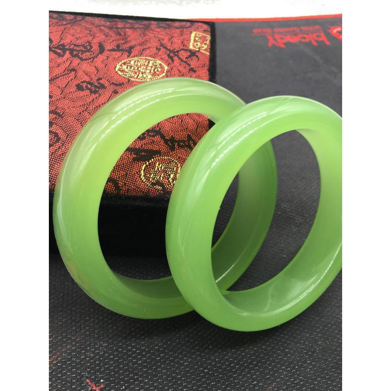 Vòng tay đá ngọc bích tự nhiên