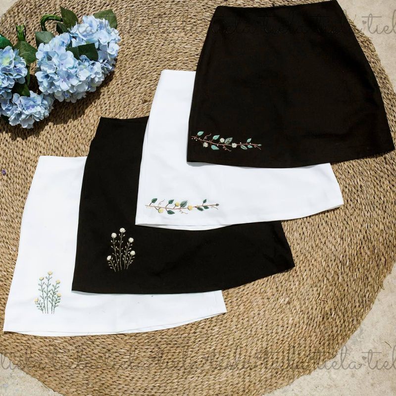 Chân váy Tiela thêu hoa xinh xắn size M còn trắng và đen