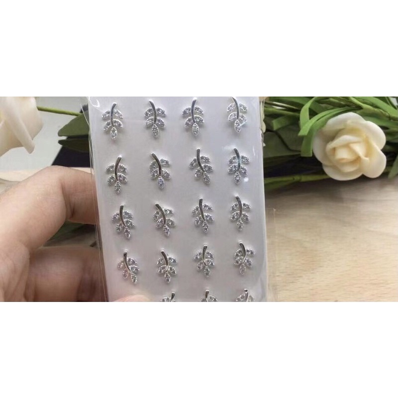 Khuyên tai lá oliu bạc ta sát tai