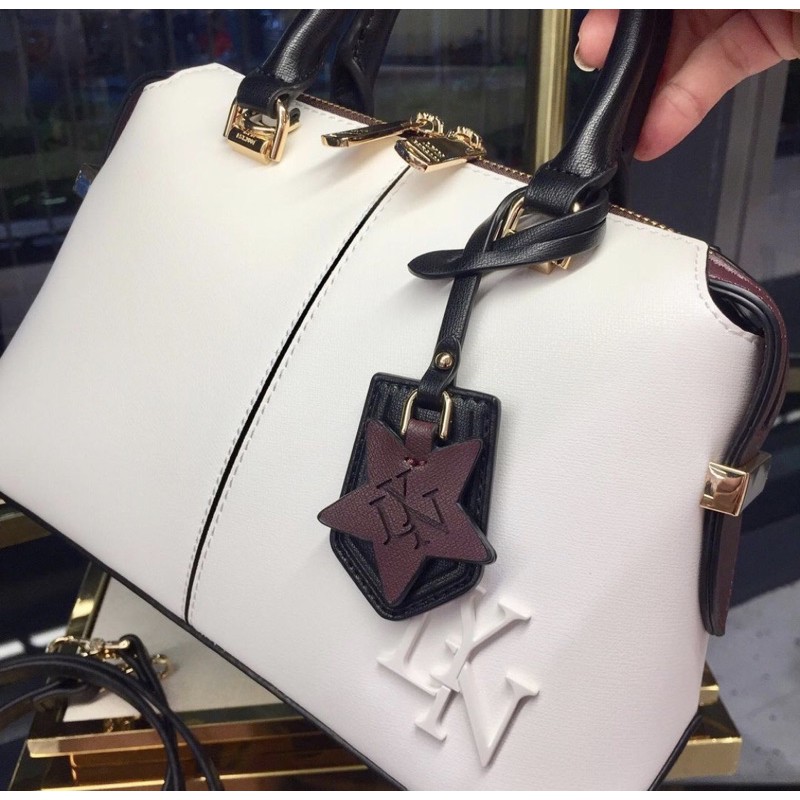 𝐓𝐮́𝐢 𝐭𝐫𝐨̂́𝐧𝐠 𝐭𝐚𝐲 𝐜𝐚̂̀𝐦 𝐋𝐘𝐍 𝐍𝐨𝐯𝐚 - 𝐌𝐀̂̃𝐔 𝐌𝐎̛́𝐈