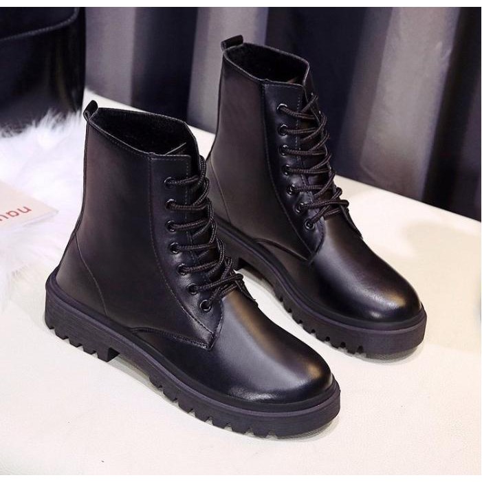 Giày Bốt ulzzang , bốt chiến binh cao cổ buộc dây da PU màu đen đế 5cm TGS115