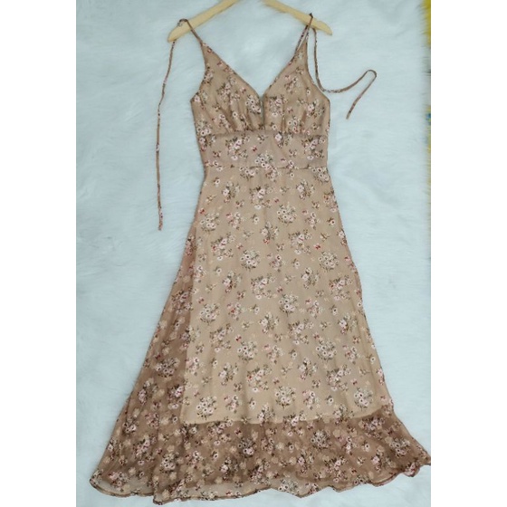 Đầm maxi hai dây hoa của Jessi's House