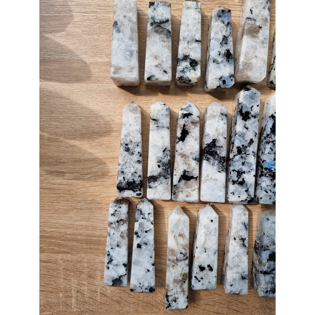 Trụ đá Mặt trăng (Moonstone), là trụ đá thanh tẩy trong Tarot, Reiki, thiền định, phong thủy