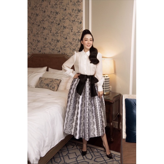 SIXDO newtag chân váy taffeta hoạ tiết giả ren nguyên tag S/M/L