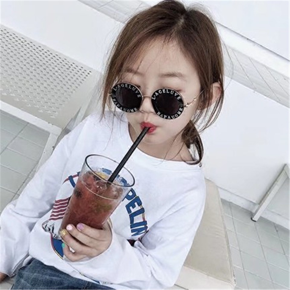 Kính mát  gọng in chữ cho bé 3-10 tuổi