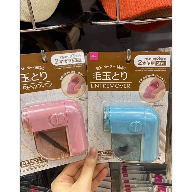 Máy xén lông xù, máy cắt lông xù Daiso Nhật Bản sử dụng pin AA tiện lợi, nhỏ gọn