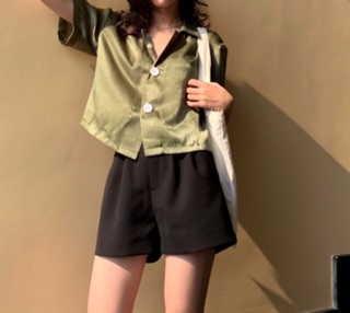 Croptop lụa nút cài trắng_ZIEL