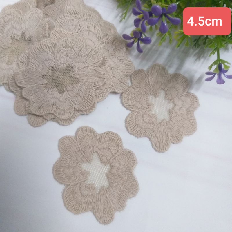 Hình và hoa thêu chỉ cotton trang trí thủ công