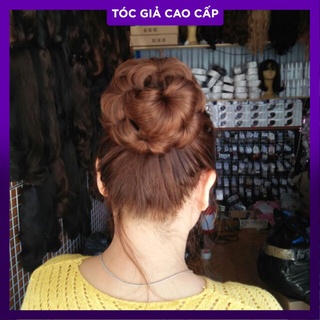 Tóc búi kẹp hoa nhà em cứ hót hòn họt