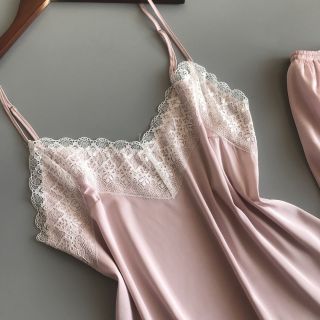 [ SiZE :M ,L ,XL 43-65kg ] Đồ Bộ Ngủ Lụa 2 Dây SEXY Phối Ren Trắng