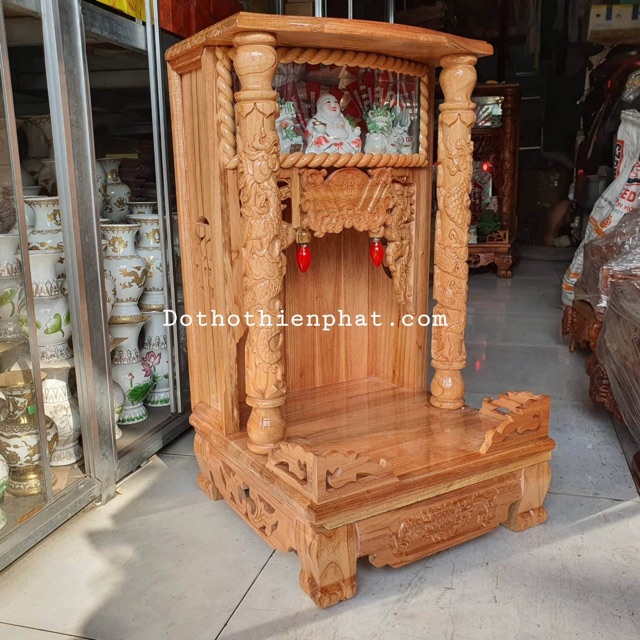 Bàn thờ thần tài ông địa gỗ xoan ngang 42 x 68 cm quỳ trụ điện tử