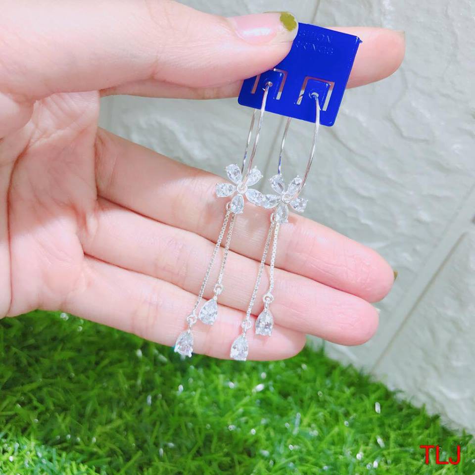 Bông tai hót bao chị em săn đón bạc ta