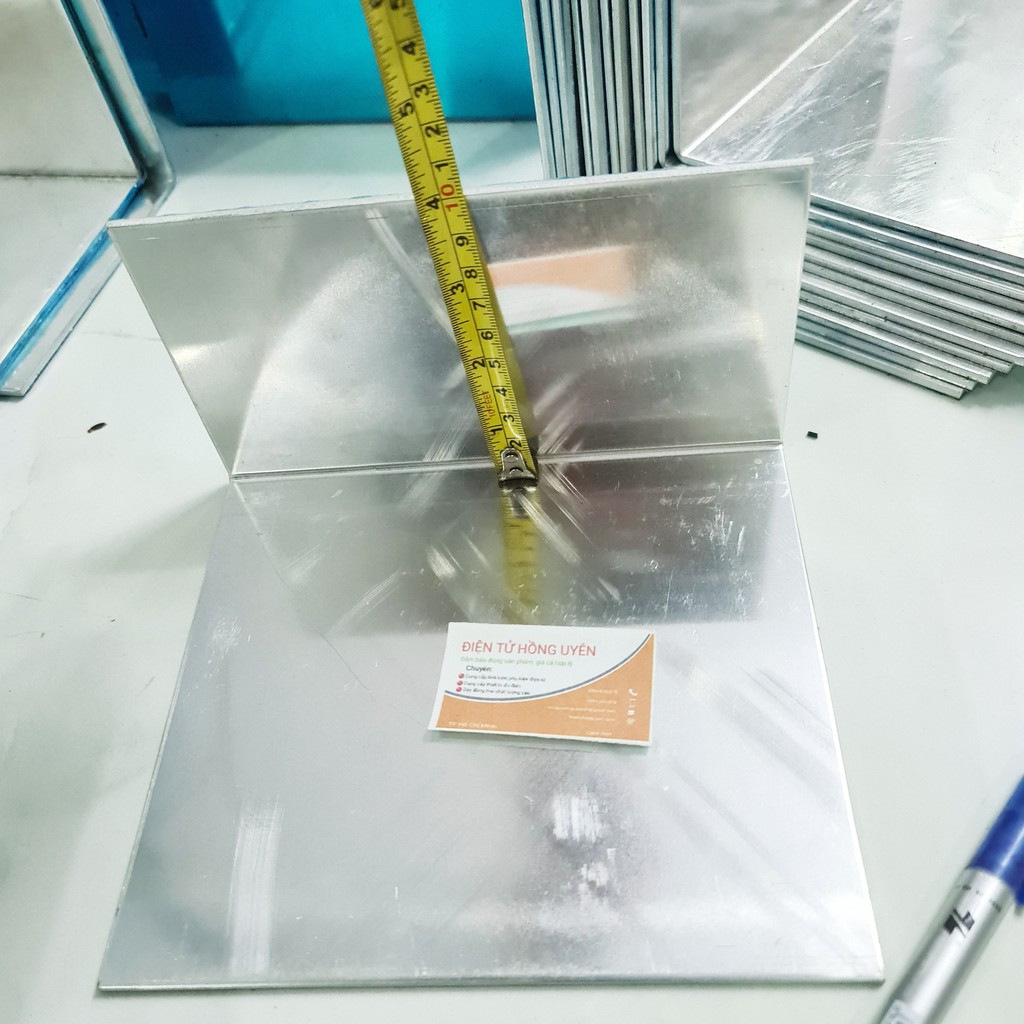 Nhôm tấm làm máy 1 vế 30D718 Víp. Dày 3 Li rất cứng. Tản nhiệt cho sò D718, B688..Kích thước 160x180x100mm dập CNC chữ L