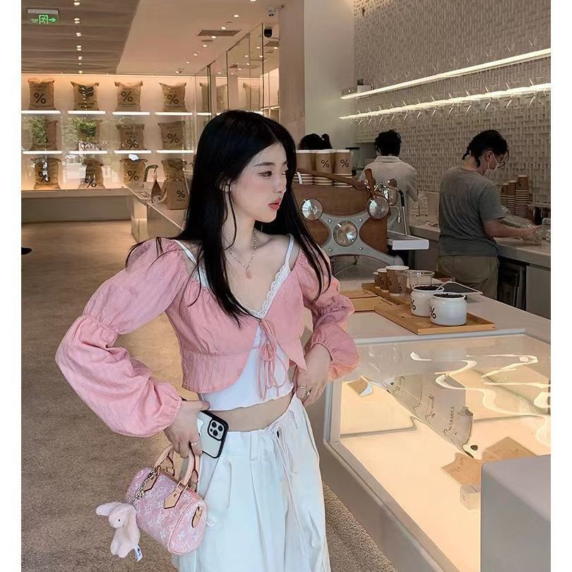 Bộ đồ COZOKC gồm áo dài tay chống nắng và áo hai dây gợi cảm dành cho nữ