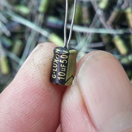 Túi 100con tụ 10uf/50v G- LUXON chính hãng.