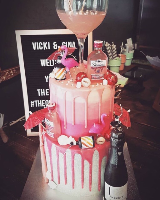 Chai thuỷ tinh nhỏ trang trí bánh kem