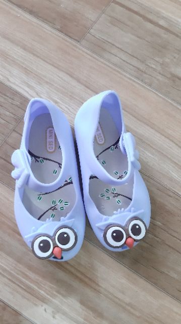 Đàn và giày nhựa thơm cho bé